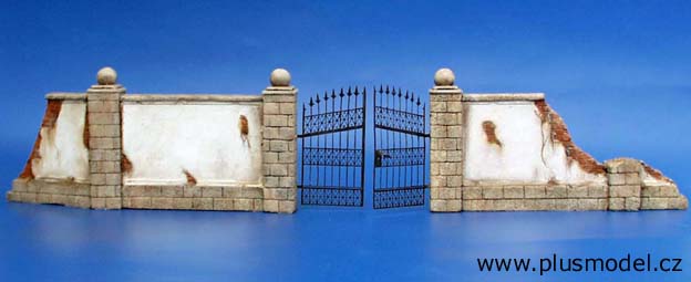 Plus Model Wall with metal gate