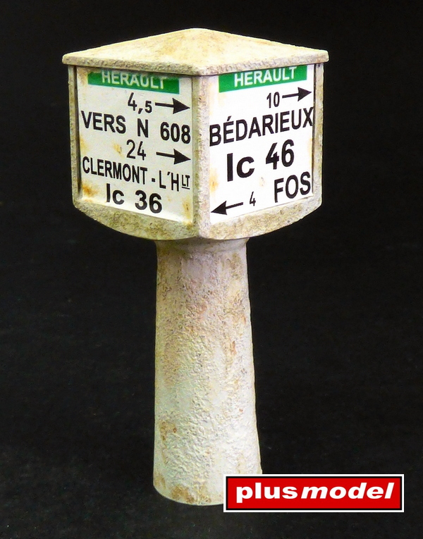 Plus Model Fingerpost - France